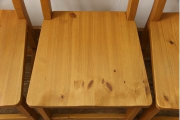 ダイニングチェアをリペア&カスタム!希望の座面高になるよう脚を下からカット。色味は本体に合わせ着色。 (板座チェア、椅子)