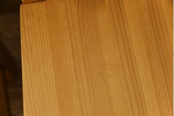 ダイニングチェアをリペア&カスタム!希望の座面高になるよう脚を下からカット。色味は本体に合わせ着色。 (板座チェア、椅子)