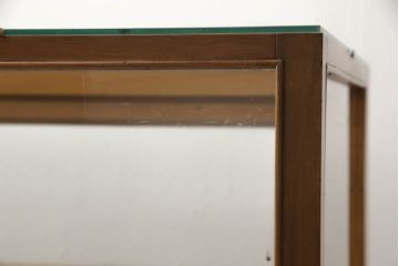 ガラスケースをリペア&カスタム!欠損している棚板を製作し、現状の品物に合わせて1トーン程落ち着いた色に着色。(ショーケース、陳列棚、飾り棚)
