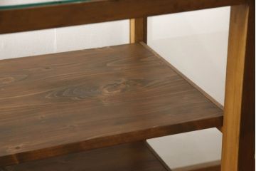 ガラスケースをリペア&カスタム!欠損している棚板を製作し、現状の品物に合わせて1トーン程落ち着いた色に着色。(ショーケース、陳列棚、飾り棚)