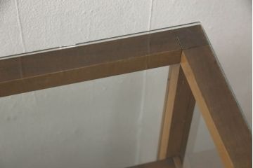 ガラスケースをリペア&カスタム!欠損している棚板を製作し、現状の品物に合わせて1トーン程落ち着いた色に着色。(ショーケース、陳列棚、飾り棚)