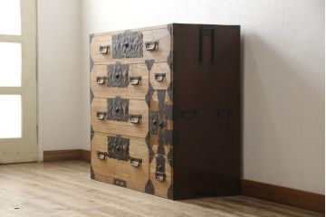 最上箪笥をリペア&カスタム!前面は現状の色味を活かしクリアワックス、側面と天板は現状の品物に合わせて1トーン程落ち着いた色に着色。(時代箪笥、桐たんす、和タンス、収納箪笥、引き出し、チェスト)