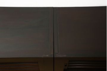 水屋箪笥サイドボードをリペア&カスタム!上下框をそれぞれカットしリサイズ。框の耳をフラットになるようカットし、カットした面は色合わせ。底の四つ角にフェルトを貼り付け。(キャビネット、収納棚、戸棚)