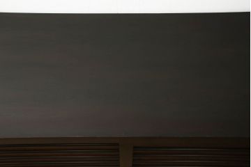 水屋箪笥サイドボードをリペア&カスタム!上下框をそれぞれカットしリサイズ。框の耳をフラットになるようカットし、カットした面は色合わせ。底の四つ角にフェルトを貼り付け。(キャビネット、収納棚、戸棚)