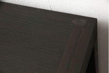 水屋箪笥サイドボードをリペア&カスタム!上下框をそれぞれカットしリサイズ。框の耳をフラットになるようカットし、カットした面は色合わせ。底の四つ角にフェルトを貼り付け。(キャビネット、収納棚、戸棚)