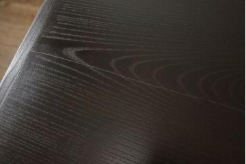 水屋箪笥サイドボードをリペア&カスタム!上下框をそれぞれカットしリサイズ。框の耳をフラットになるようカットし、カットした面は色合わせ。底の四つ角にフェルトを貼り付け。(キャビネット、収納棚、戸棚)