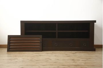 水屋箪笥サイドボードをリペア&カスタム!上下框をそれぞれカットしリサイズ。框の耳をフラットになるようカットし、カットした面は色合わせ。底の四つ角にフェルトを貼り付け。(キャビネット、収納棚、戸棚)