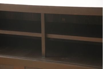 水屋箪笥サイドボードをリペア&カスタム!上下框をそれぞれカットしリサイズ。框の耳をフラットになるようカットし、カットした面は色合わせ。底の四つ角にフェルトを貼り付け。(キャビネット、収納棚、戸棚)
