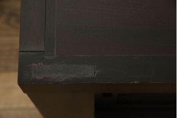 水屋箪笥サイドボードをリペア&カスタム!上下框をそれぞれカットしリサイズ。框の耳をフラットになるようカットし、カットした面は色合わせ。底の四つ角にフェルトを貼り付け。(キャビネット、収納棚、戸棚)