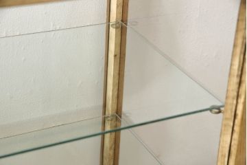 ガラスケースをリペア&カスタム!本体木部はストリップド加工をしクリアの蜜蝋ワックスにて。木脚を取り付け、本体と雰囲気を合わせた仕上げ。(ショーケース、陳列棚、店舗什器)
