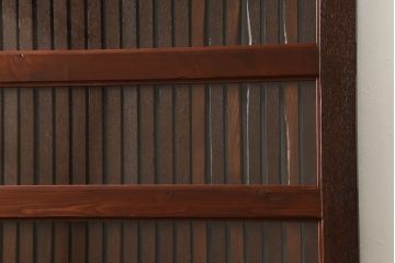 蔵戸をリペア&カスタム!格子裏面にガラスを組み入れ、表面は漆塗りを活かし、裏面は表面と近しい雰囲気になるよう着色。(玄関戸、玄関ドア、引き戸)