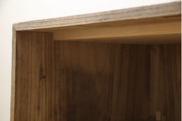 箪笥の見た目を変えずに綺麗にリペア!天板裏から天板を補強。本体は現状の品物に合わせて1トーン程落ち着いた色に着色。(ローボード、テレビ台、チェスト、引き出し、桐箪笥、桐たんす)