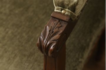 セティをリペア&カスタム!光沢のある淡い緑色の生地に張り替え、シンプルな丸鋲を取り付け。(2人掛けソファ、ベンチ、椅子)