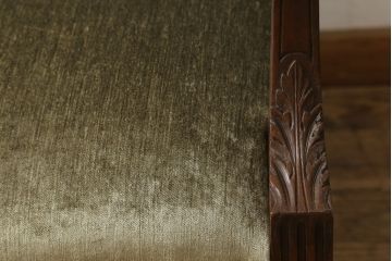 セティをリペア&カスタム!光沢のある淡い緑色の生地に張り替え、シンプルな丸鋲を取り付け。(2人掛けソファ、ベンチ、椅子)