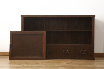 収納箪笥をリペア&カスタム!天板裏の補強をし、現状のお品物に合わせて1トーン程落ち着いた色に着色。背面はウレタン塗装にて仕上げ。(サイドボード、水屋箪笥、戸棚、キャビネット、テレビ台、収納棚)