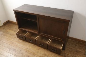 収納箪笥をリペア&カスタム!天板裏の補強をし、現状のお品物に合わせて1トーン程落ち着いた色に着色。背面はウレタン塗装にて仕上げ。(サイドボード、水屋箪笥、戸棚、キャビネット、テレビ台、収納棚)