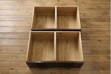 収納箪笥をリペア&カスタム!天板裏の補強をし、現状のお品物に合わせて1トーン程落ち着いた色に着色。背面はウレタン塗装にて仕上げ。(サイドボード、水屋箪笥、戸棚、キャビネット、テレビ台、収納棚)