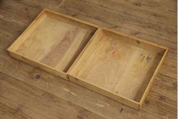 文机の見た目を変えずに綺麗にリペア!蜜蝋ワックスを施し、少し濡れたような色味に仕上げ。(ローテーブル、座机)