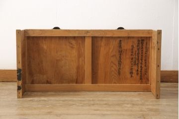 文机の見た目を変えずに綺麗にリペア!蜜蝋ワックスを施し、少し濡れたような色味に仕上げ。(ローテーブル、座机)