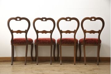チェア4脚をリペア&カスタム!ご希望の生地で座面を張替え、鋲・テープ付け替え。本体は現状をベースにし、修繕箇所は本体と馴染ませて仕上げ。(ダイニングチェア、椅子)