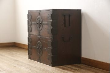 帳場箪笥をリペア&カスタム!底板の中空部分に板を足してフラットに加工。足した材も周りの材に合うように着色。(小箪笥、和箪笥、時代箪笥、収納たんす)