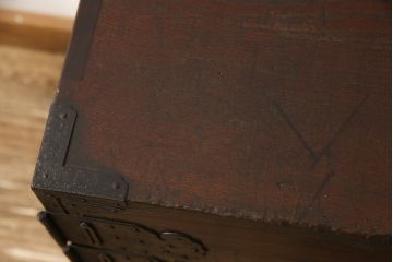 帳場箪笥をリペア&カスタム!底板の中空部分に板を足してフラットに加工。足した材も周りの材に合うように着色。(小箪笥、和箪笥、時代箪笥、収納たんす)