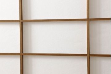 障子戸4枚をリペア&カスタム!高さと幅をリサイズし、既存のガラスからクリアガラスに変更。障子はプラスチック障子に張り替え。引手の位置を変更し、蜜蝋ワックスにて仕上げ。(建具、引き戸)