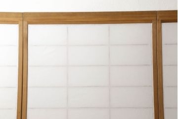 障子戸4枚をリペア&カスタム!高さと幅をリサイズし、既存のガラスからクリアガラスに変更。障子はプラスチック障子に張り替え。引手の位置を変更し、蜜蝋ワックスにて仕上げ。(建具、引き戸)