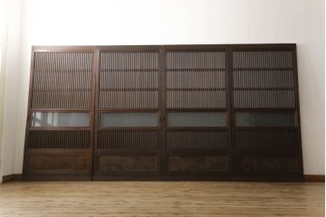 裏障子付き格子戸4枚をリペア&カスタム!高さと幅をリサイズし、平戸車を取り付け。裏障子はプラスチック障子を貼り付け、ガラス部分は当店オリジナルの麻の葉紋様ガラスに交換。色味は当店商品を参考に着色。(引き戸、ガラス帯戸)