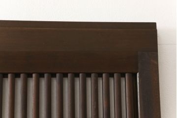 裏障子付き格子戸4枚をリペア&カスタム!高さと幅をリサイズし、平戸車を取り付け。裏障子はプラスチック障子を貼り付け、ガラス部分は当店オリジナルの麻の葉紋様ガラスに交換。色味は当店商品を参考に着色。(引き戸、ガラス帯戸)