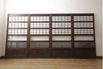裏障子付き格子戸4枚をリペア&カスタム!高さと幅をリサイズし、平戸車を取り付け。裏障子はプラスチック障子を貼り付け、ガラス部分は当店オリジナルの麻の葉紋様ガラスに交換。色味は当店商品を参考に着色。(引き戸、ガラス帯戸)