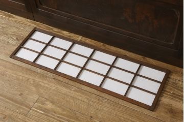裏障子付き格子戸4枚をリペア&カスタム!高さと幅をリサイズし、平戸車を取り付け。裏障子はプラスチック障子を貼り付け、ガラス部分は当店オリジナルの麻の葉紋様ガラスに交換。色味は当店商品を参考に着色。(引き戸、ガラス帯戸)