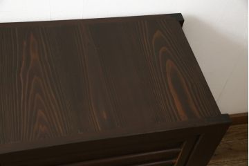 四尺水屋箪笥サイドボードをリペア&カスタム!天板部分の塗り直し、現状のお品物に合わせて1トーン程落ち着いた色に着色し、修繕箇所は本体と馴染むように。(食器棚、収納棚、キャビネット)