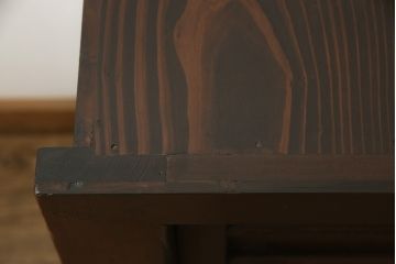四尺水屋箪笥サイドボードをリペア&カスタム!天板部分の塗り直し、現状のお品物に合わせて1トーン程落ち着いた色に着色し、修繕箇所は本体と馴染むように。(食器棚、収納棚、キャビネット)