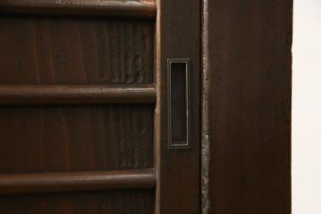 四尺水屋箪笥サイドボードをリペア&カスタム!天板部分の塗り直し、現状のお品物に合わせて1トーン程落ち着いた色に着色し、修繕箇所は本体と馴染むように。(食器棚、収納棚、キャビネット)