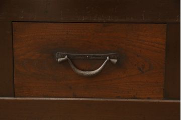 四尺水屋箪笥サイドボードをリペア&カスタム!天板部分の塗り直し、現状のお品物に合わせて1トーン程落ち着いた色に着色し、修繕箇所は本体と馴染むように。(食器棚、収納棚、キャビネット)