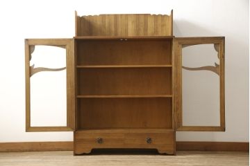 本箱をリペア&カスタム!現状をベースにポアーステインと蜜蝋ワックスにて仕上げ。現状のお品物に合わせて1トーン程落ち着いた色に着色し、修繕箇所は本体と馴染むように。(ブックケース、本棚)