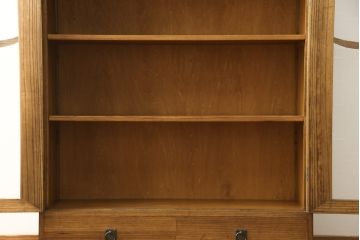 本箱をリペア&カスタム!現状をベースにポアーステインと蜜蝋ワックスにて仕上げ。現状のお品物に合わせて1トーン程落ち着いた色に着色し、修繕箇所は本体と馴染むように。(ブックケース、本棚)