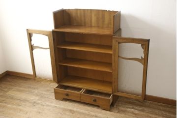 本箱をリペア&カスタム!現状をベースにポアーステインと蜜蝋ワックスにて仕上げ。現状のお品物に合わせて1トーン程落ち着いた色に着色し、修繕箇所は本体と馴染むように。(ブックケース、本棚)
