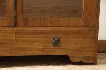 本箱をリペア&カスタム!現状をベースにポアーステインと蜜蝋ワックスにて仕上げ。現状のお品物に合わせて1トーン程落ち着いた色に着色し、修繕箇所は本体と馴染むように。(ブックケース、本棚)