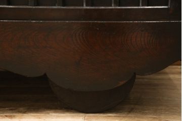 大型車箪笥の見た目を変えずに綺麗にリペア!修繕箇所は本体と馴染ませ、現状のお品物に合わせて1トーン程落ち着いた色に着色して仕上げ。(時代箪笥、収納棚、戸棚)