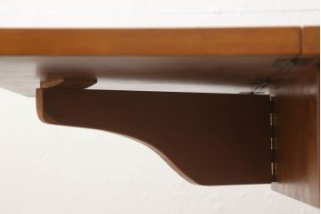 ミシンの鉄脚をリペア&カスタム!天板と左右にバタフライ天板を製作し、剥離した引き出し、棚板を取り付け。鉄脚はクリアワックスにて仕上げ。天板と引き出しはご希望の色とツヤにて着色。(シンガーミシン、ミシンテーブル、ミシン台)