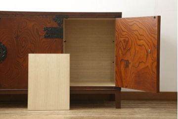 箪笥サイドボードをリペア&カスタム!木製の脚を取り付け、現状の品物に合わせて1トーン程落ち着いた色に着色。(ローボード、収納棚、着物箪笥、テレビ台)