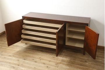 箪笥サイドボードをリペア&カスタム!木製の脚を取り付け、現状の品物に合わせて1トーン程落ち着いた色に着色。(ローボード、収納棚、着物箪笥、テレビ台)