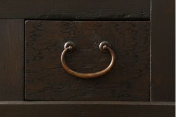 三尺水屋箪笥をリペア&カスタム!高さをリサイズし、本体を上下分割できるように加工。網部分にはすりガラスを取り付け、棚板を新たに製作。色味はチェス系に着色し蜜蝋ワックスにて仕上げ。(収納棚、戸棚、キャビネット、食器棚)