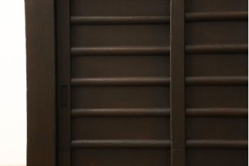 三尺水屋箪笥をリペア&カスタム!高さをリサイズし、本体を上下分割できるように加工。網部分にはすりガラスを取り付け、棚板を新たに製作。色味はチェス系に着色し蜜蝋ワックスにて仕上げ。(収納棚、戸棚、キャビネット、食器棚)