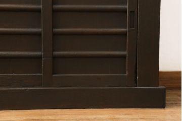 三尺水屋箪笥をリペア&カスタム!高さをリサイズし、本体を上下分割できるように加工。網部分にはすりガラスを取り付け、棚板を新たに製作。色味はチェス系に着色し蜜蝋ワックスにて仕上げ。(収納棚、戸棚、キャビネット、食器棚)