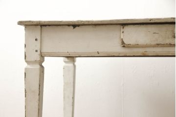 テーブルをリペア&カスタム!天板はアイボリー系ホワイトへペイント・エイジング加工をし、脚は現状のまま仕上げ。(カフェテーブル、机、在宅ワーク、在宅用作業台、ワークデスク)