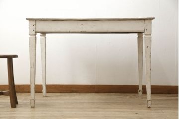 テーブルをリペア&カスタム!天板はアイボリー系ホワイトへペイント・エイジング加工をし、脚は現状のまま仕上げ。(カフェテーブル、机、在宅ワーク、在宅用作業台、ワークデスク)