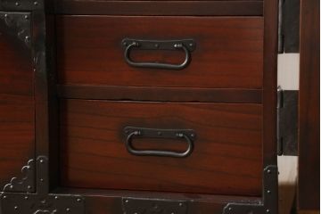 明治〜大正の東北衣装箪笥下段をリペア&カスタム!天板は左右前面が少し出るように取り付け。脚は高さを調節し取り付け。(時代箪笥、和タンス、収納たんす、引き出し)